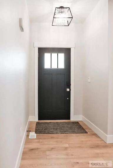Main picture of 554 S Austin Ave
