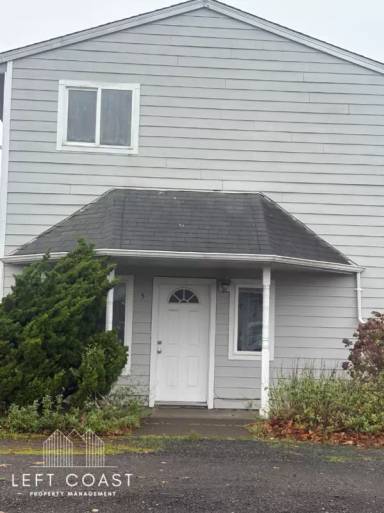 Main picture of 180 NE Grant St
