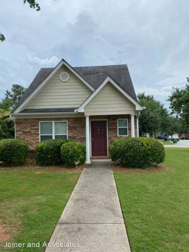 Main picture of 318 Bridgewater Cir