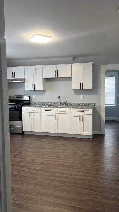 Main picture of 225 Knight St