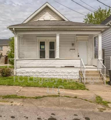 Main picture of 421 Walnut Ave