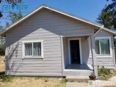 Main picture of 2989 Elm St
