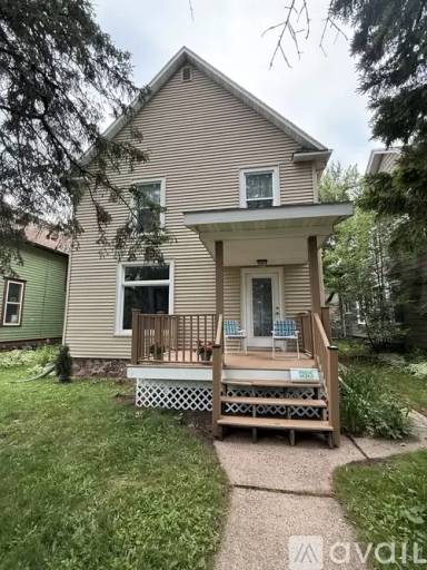 Main picture of 2323 E 5th St