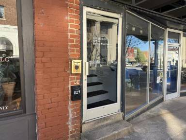 Main picture of 829 Main St