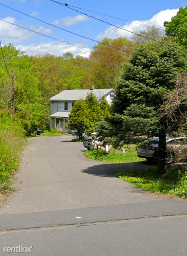 Main picture of 715 Straits Tpke