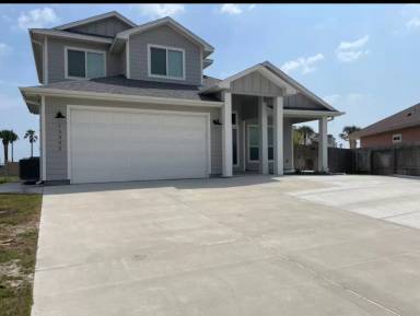 Main picture of 15302 E Chesapeake
