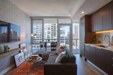 Main picture of 208 W Hill St