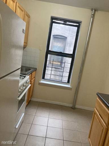 Main picture of 212 W 138th St