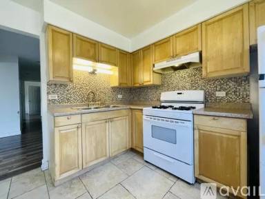 Main picture of 686 E Fullerton Ave