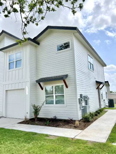 Main picture of 216 E 20th St