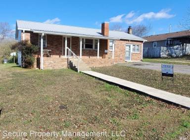 Main picture of 102 W Colonial St