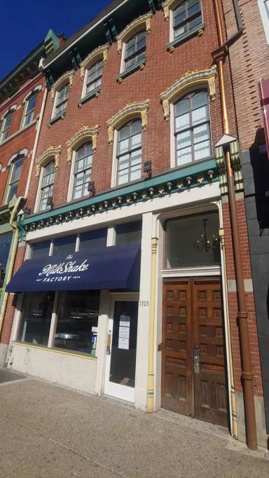 Main picture of 1705 E Carson St