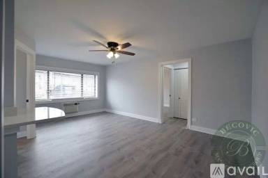 Main picture of 6826 N Ridge Blvd