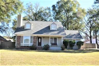 Main picture of 104 Wildwood Dr