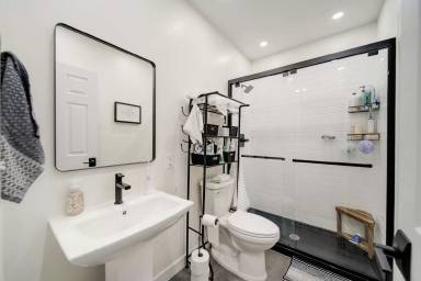 Main picture of 1611 Summit St