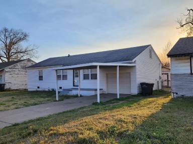 Main picture of 1645 SW Oklahoma Ave