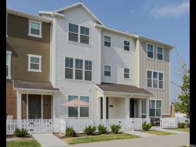 Main picture of 1029 W Painted Horse Ln