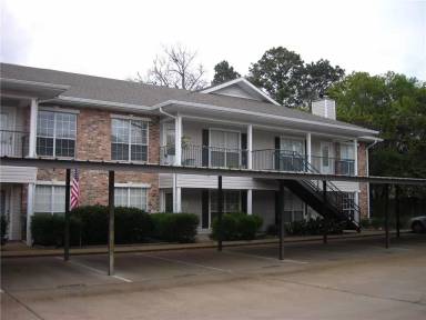 Main picture of 525 Versailles Blvd