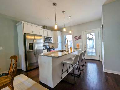 Main picture of 19 Atterbury Blvd