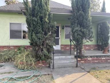 Main picture of 565 South St
