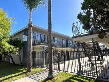 Main picture of 1550 Henderson Ave