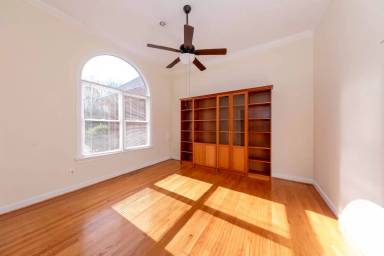 Main picture of 401 Ashwood Dr