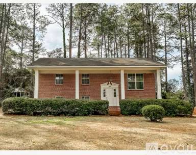 Main picture of 200 Pine Ave