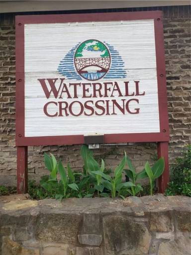 Main picture of 883 Waterfall Way