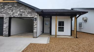 Main picture of 36 N Swan St