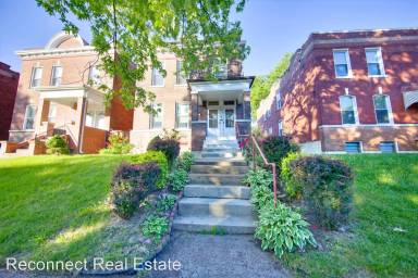 Main picture of 736 Dover Pl