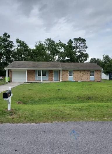 Main picture of 302 Deacon Ct