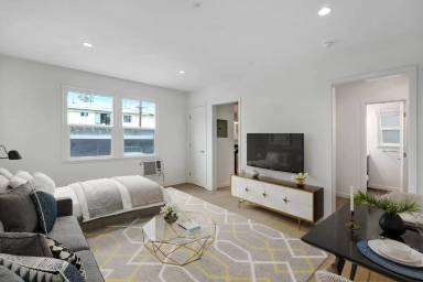 Main picture of 1844 N Harvard Blvd