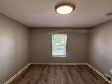 Main picture of 727 E 92nd Pl