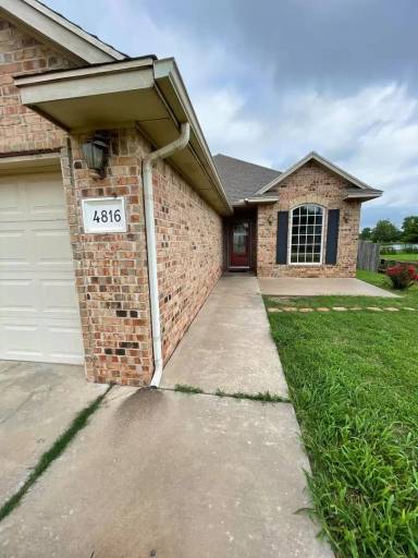 Main picture of 4816 Manchester Dr
