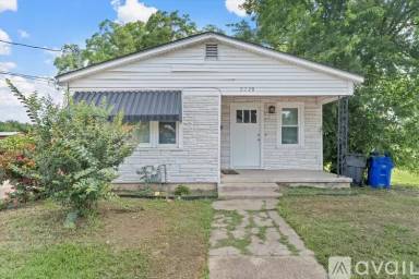 Main picture of 2220 S 9th St