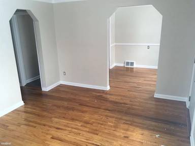 Main picture of 1475 E Chesterfield St
