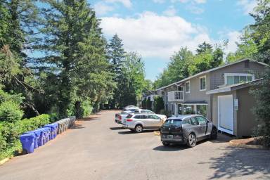 Main picture of 5704 SW Beaverton Hillsdale Hwy