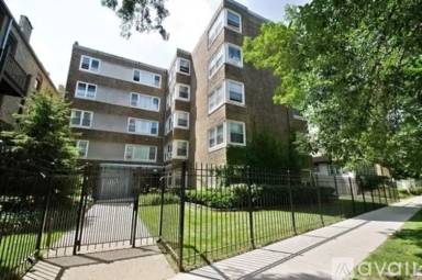 Main picture of 7710 N Sheridan Rd