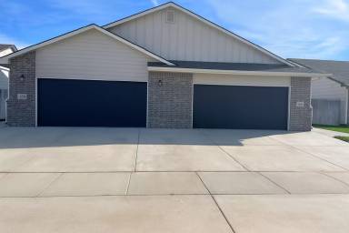 Main picture of 1632 S Hickory Creek St