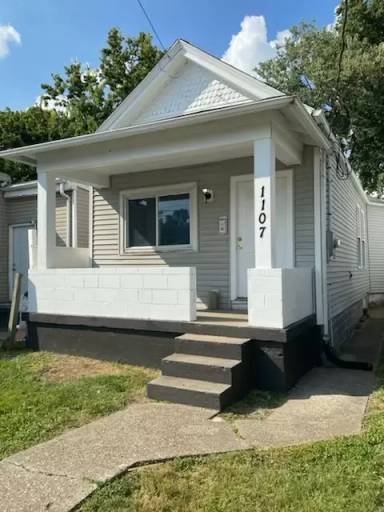 Main picture of 1107 E Oak St