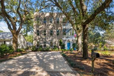Main picture of 2112 Parkway Dr