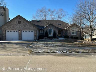 Main picture of 404 S 162nd St