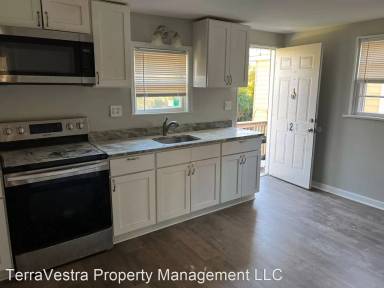 Main picture of 401 W McNeal St
