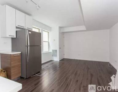 Main picture of 925 W Carmen Ave