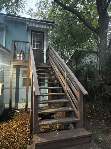 Main picture of 4336 Melrose Ave