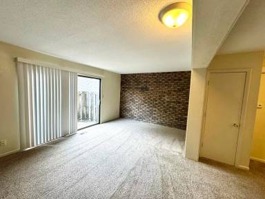 Main picture of 123 W Nettleton Ave