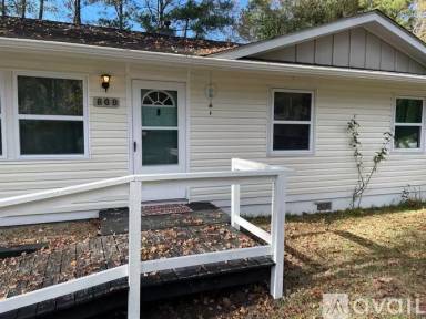 Main picture of 869 Savage Rd
