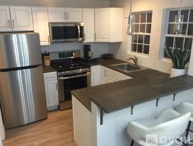 Main picture of 464 Serpentine Dr