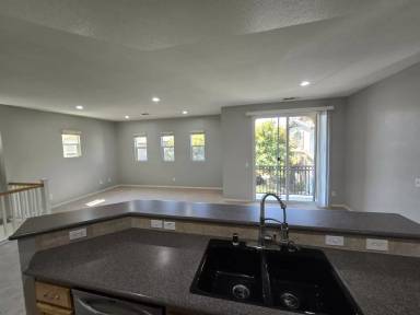 Main picture of 425 S Meadowbrook Dr Townhomes