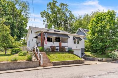 Main picture of 441 Webster St